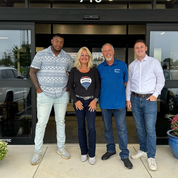 Meet your Posher, Jennifer - Picture 5 of 8